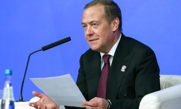 Медведев: Не си играйте игрички с Русия